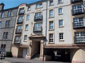 2 bedroom Flat to re...